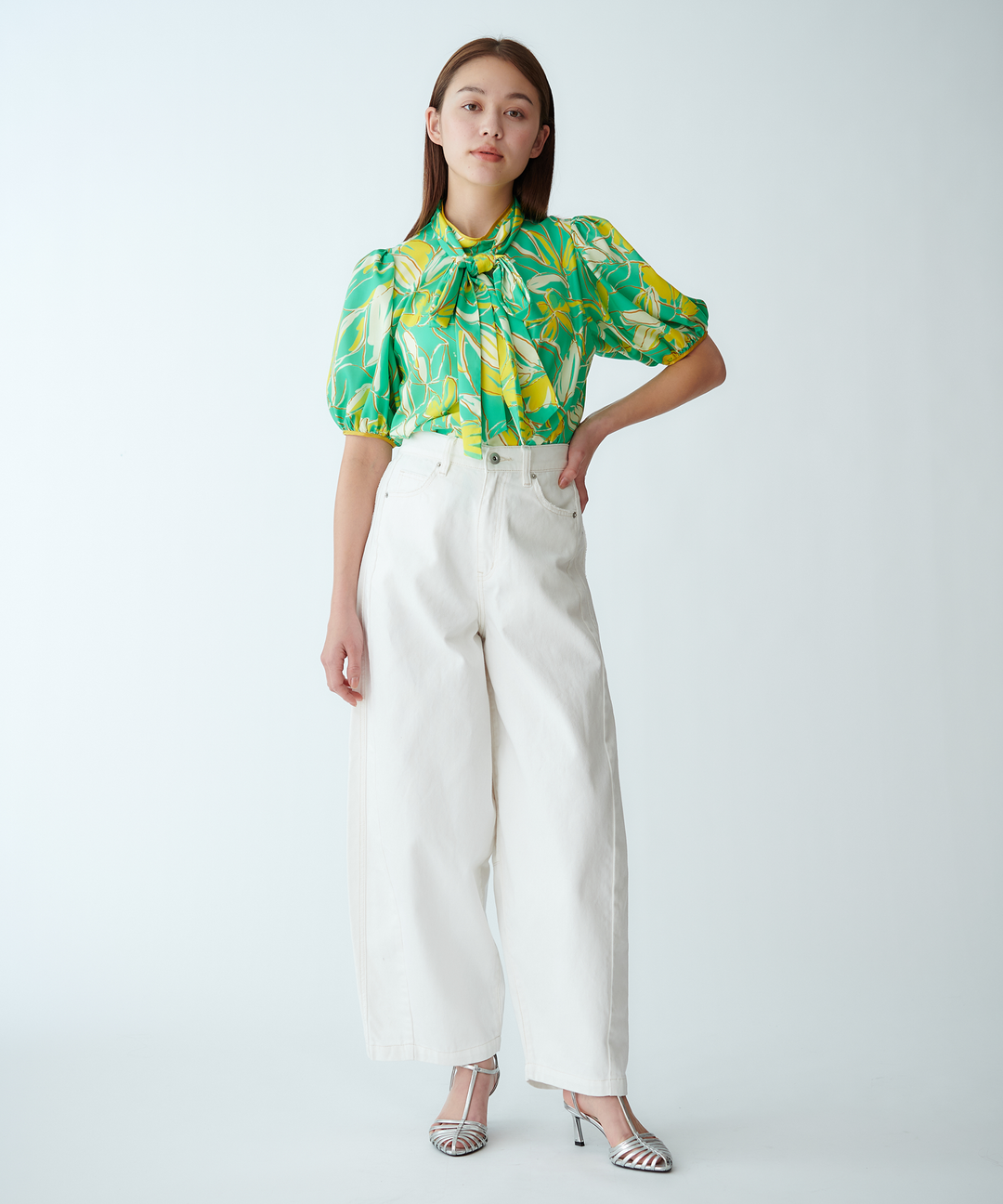 カーブシルエットデニムパンツ