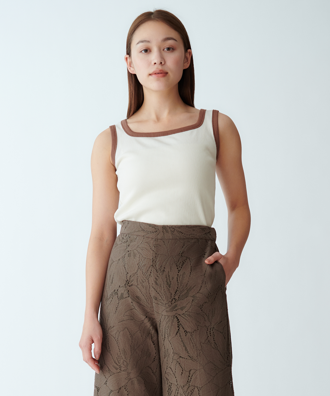 モデル H：167cm / 38 / アイボリー×ブラウン