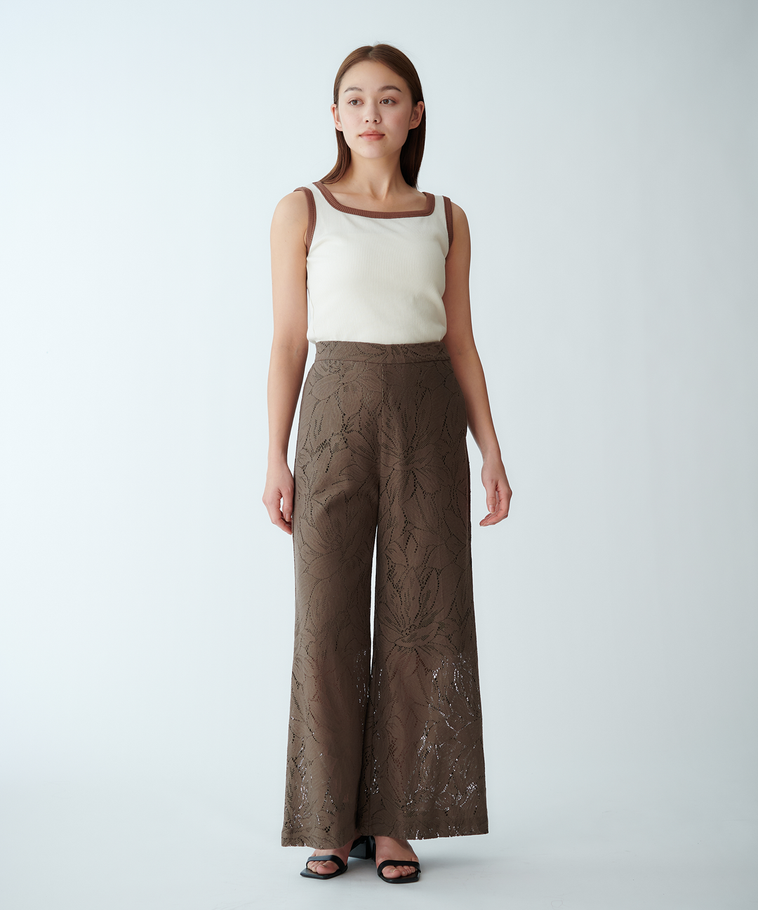 カーテンレースブーツカットパンツ