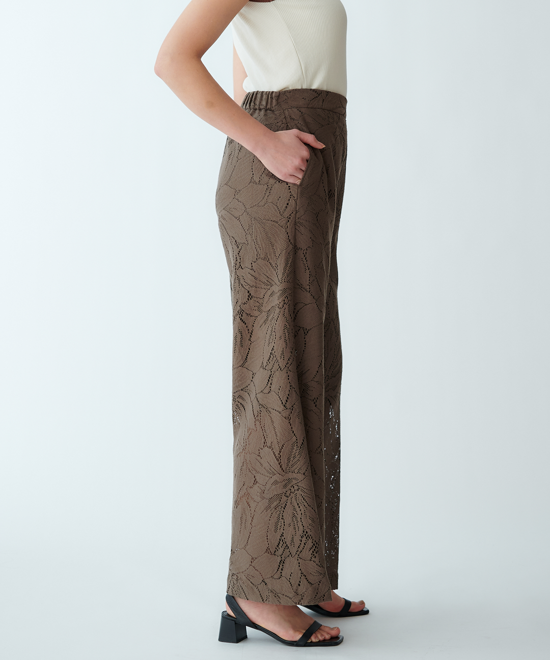 カーテンレースブーツカットパンツ