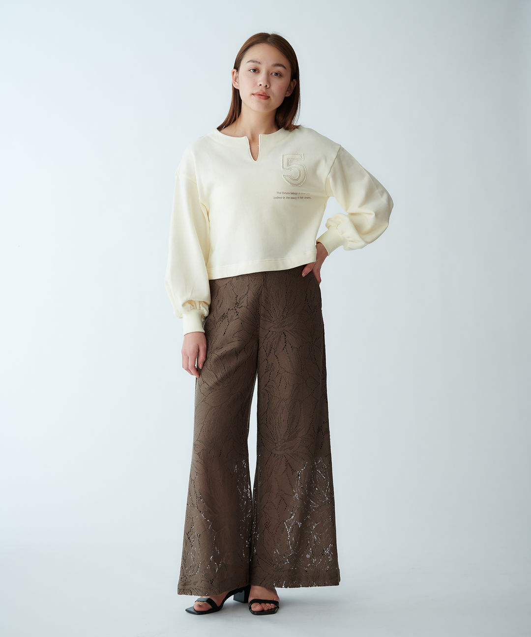 キーネックプルオーバー