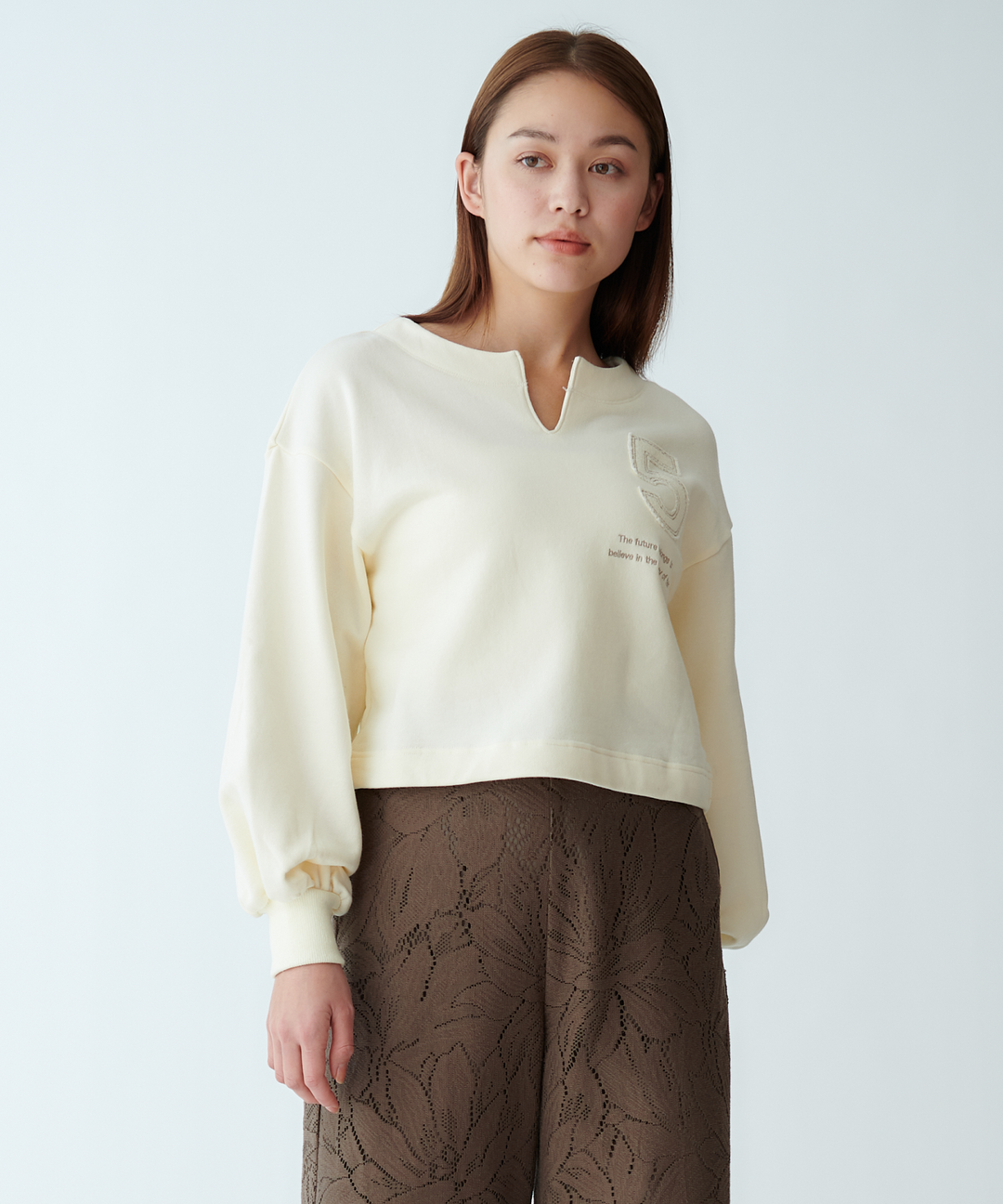 モデル H：167cm / 38 / アイボリー