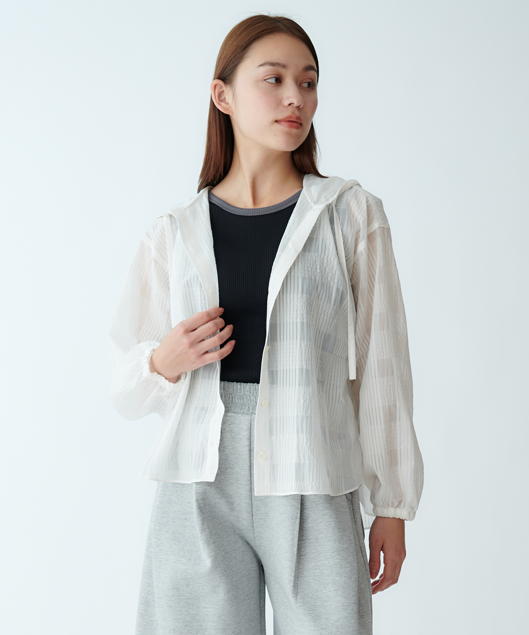 モデル H：167cm / 38 / オフホワイト