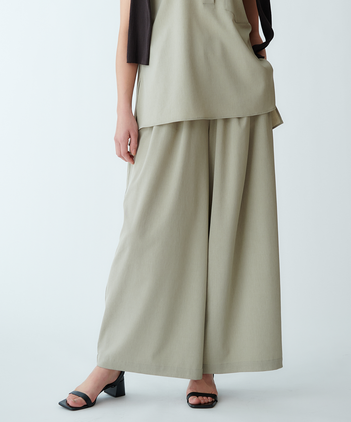 モデル H：167cm / 38 / ベージュ