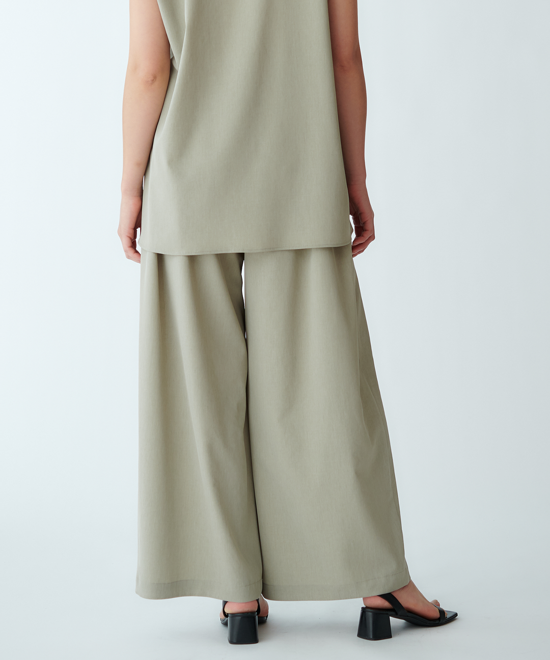 タックワイドシルエットパンツ