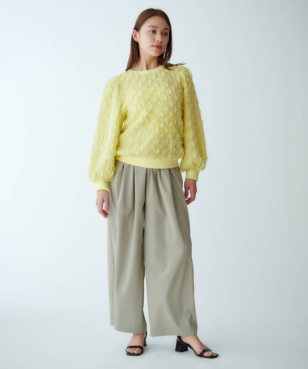 タックワイドシルエットパンツ