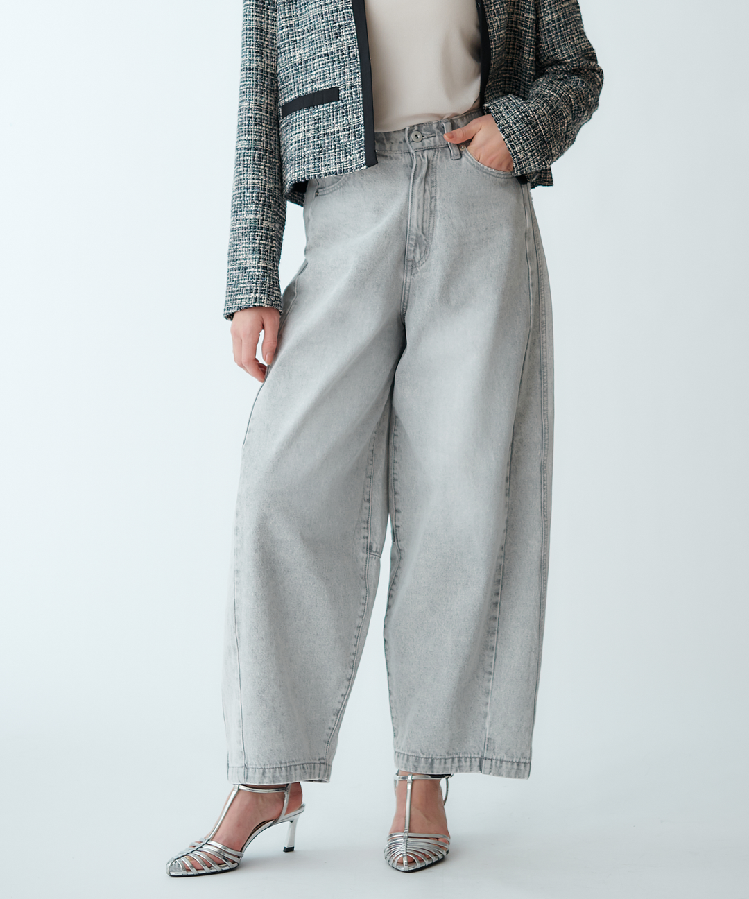 モデル H：167cm / 38 / ライトグレー