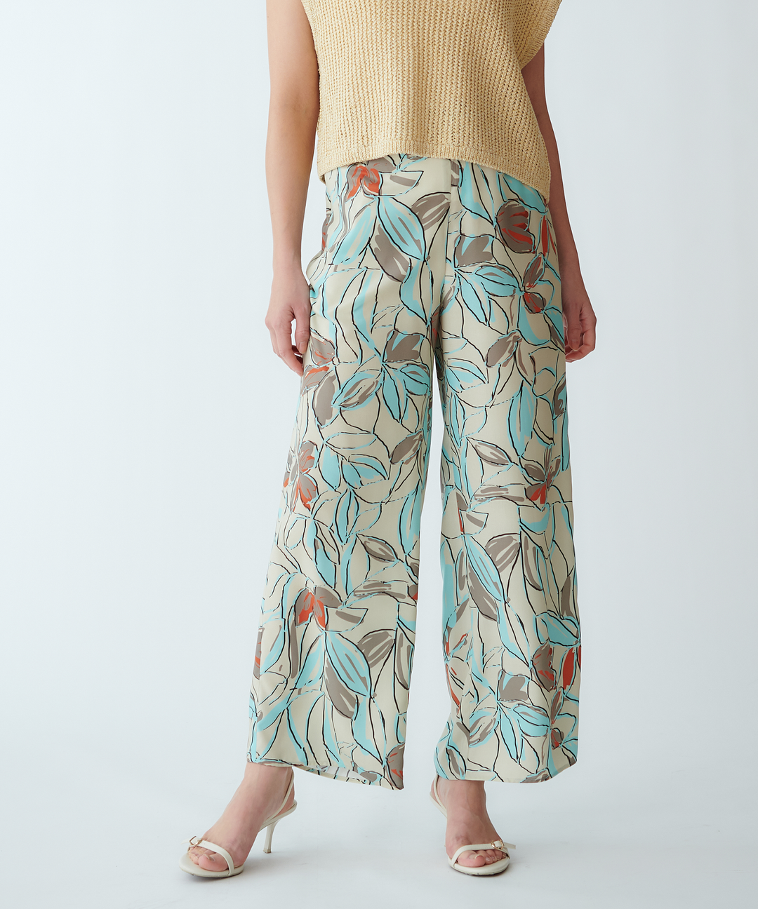 モデル H：167cm / 38 / ベージュ