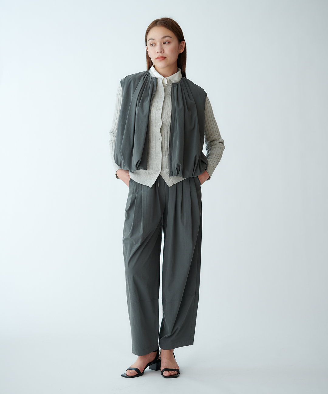 ギャザータックパラシュートパンツ