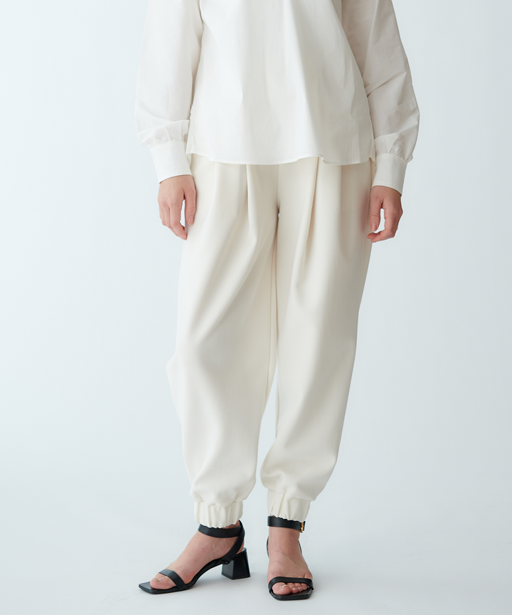 モデル H：167cm / 38 / オフホワイト