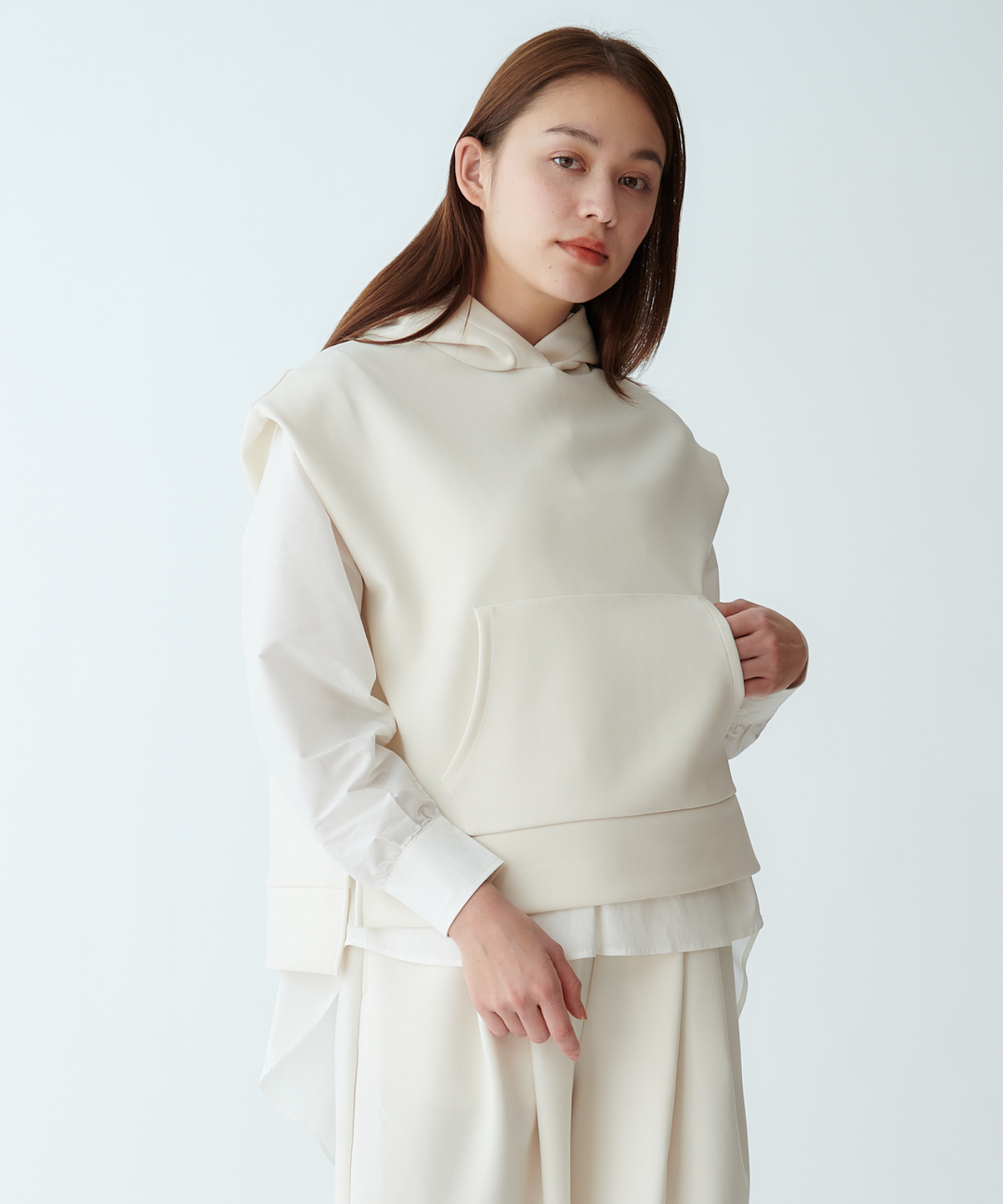 モデル H：167cm / 38 / オフホワイト