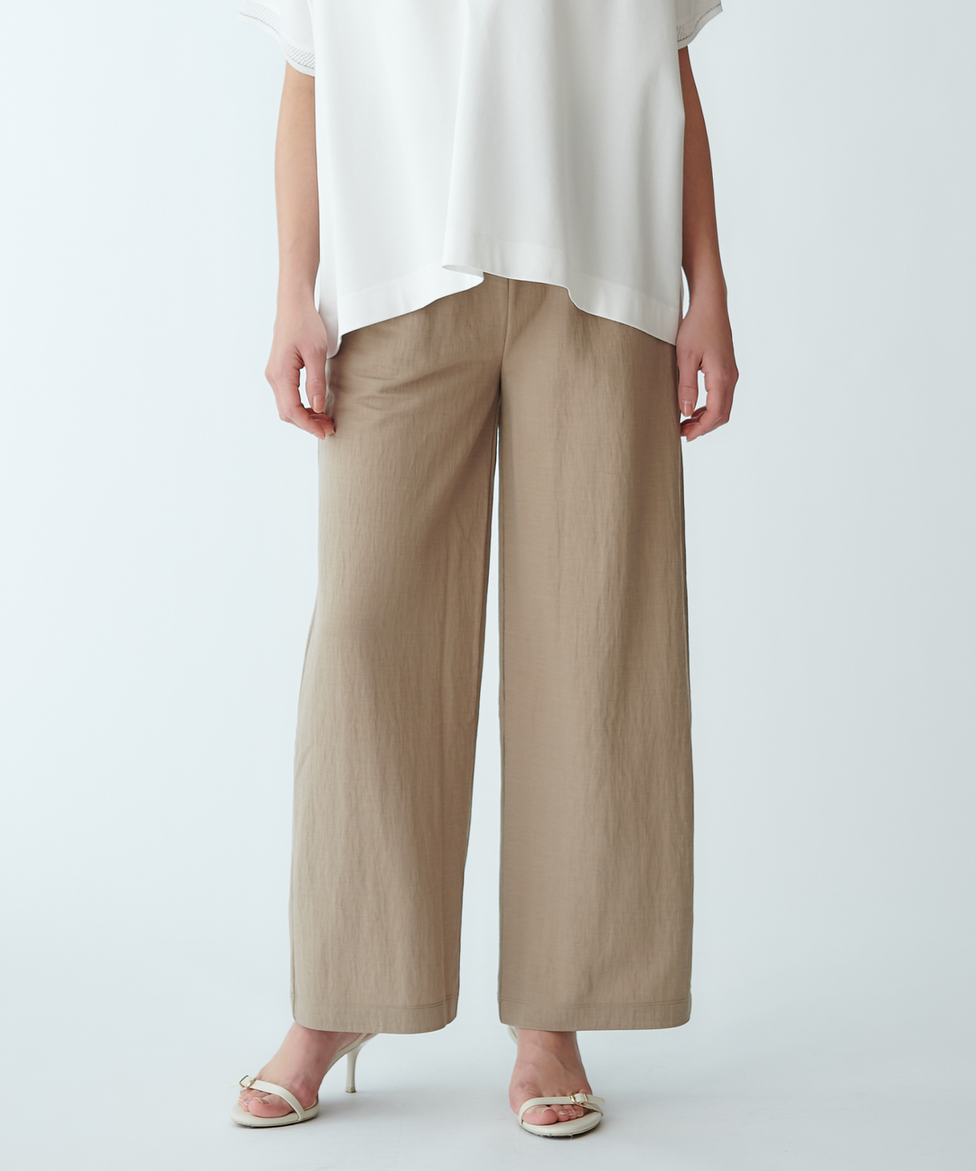 モデル H：167cm / 38 / ベージュ