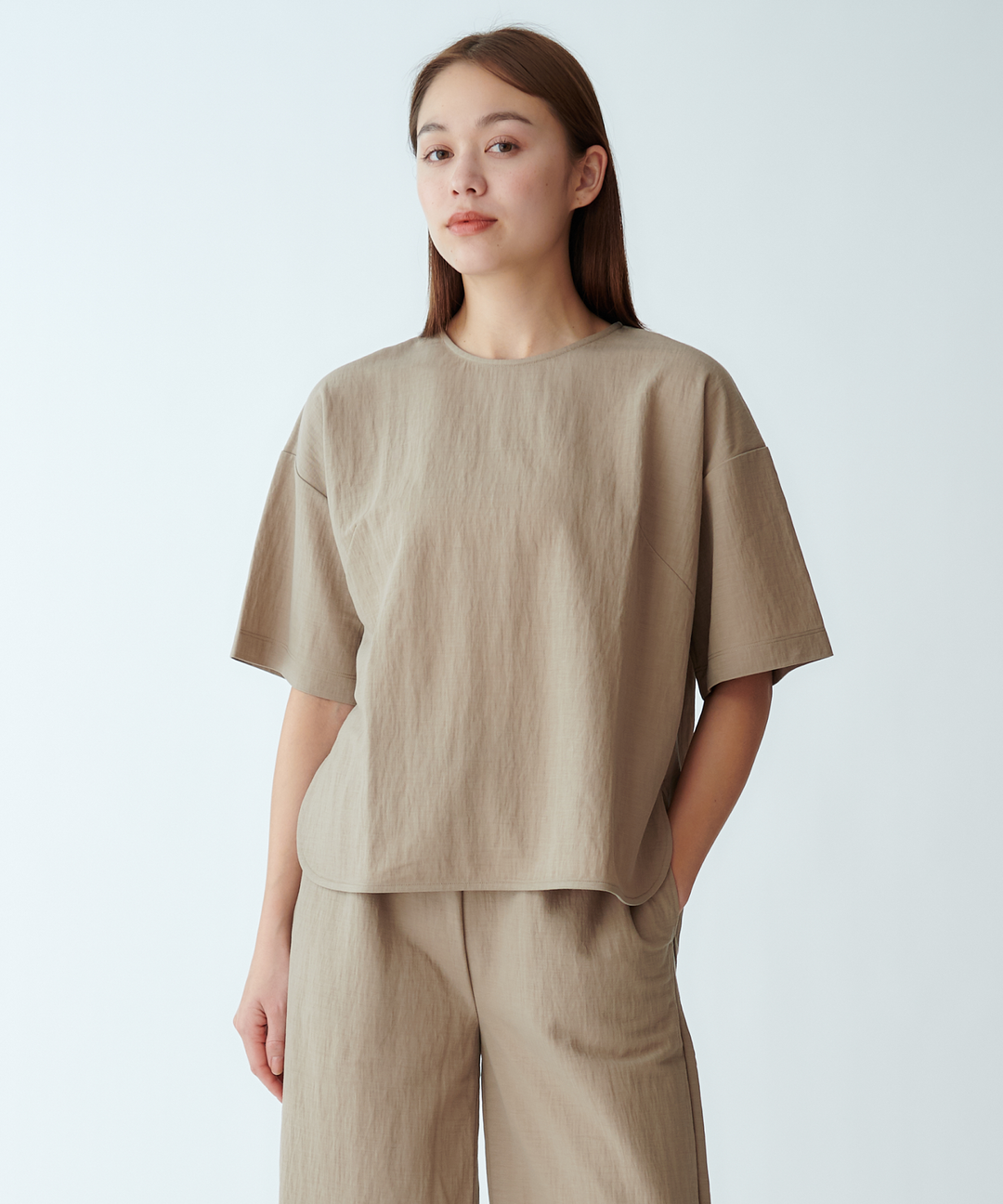 モデル H：167cm / 38 / ベージュ