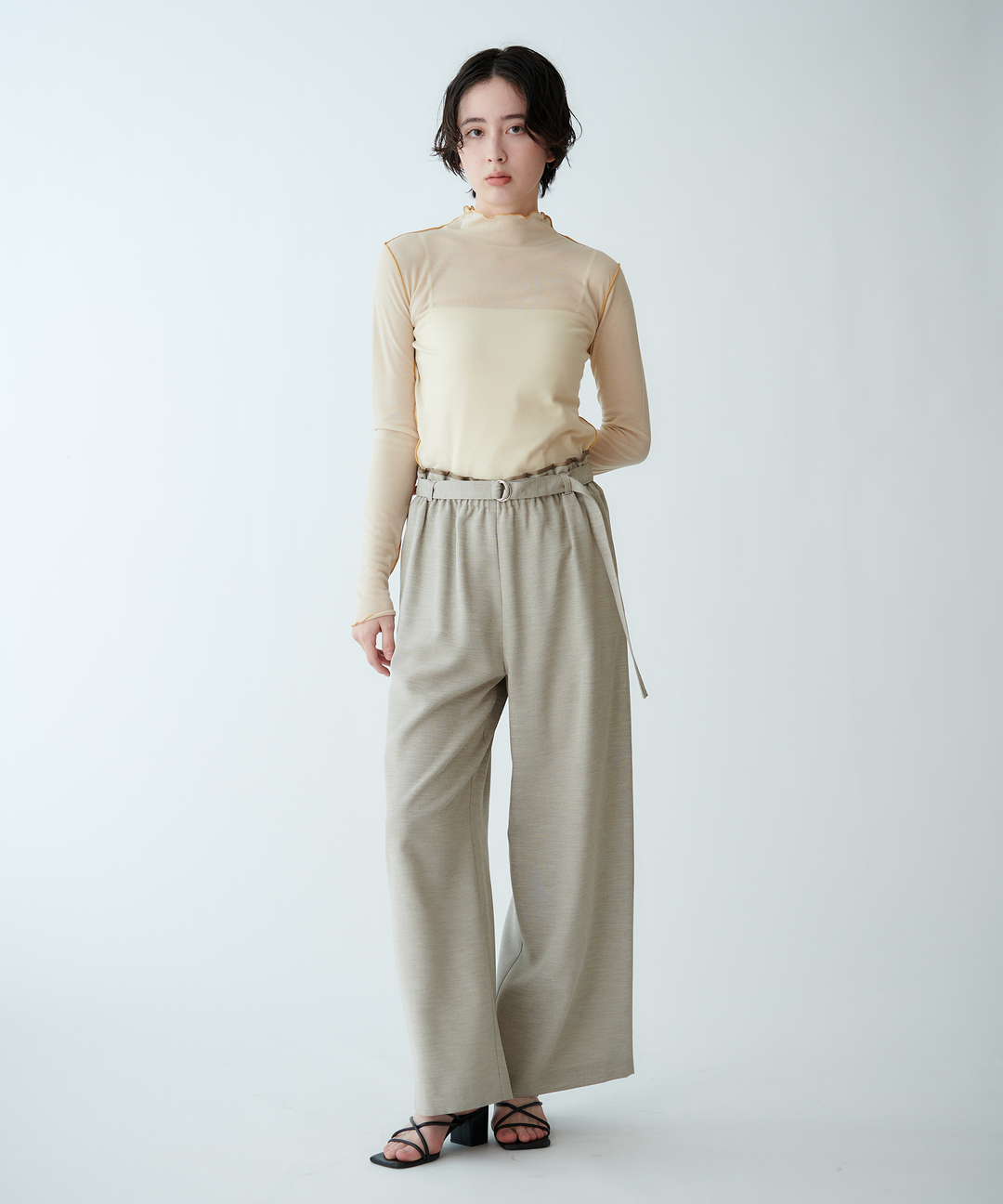 ストレートシルエットパンツ