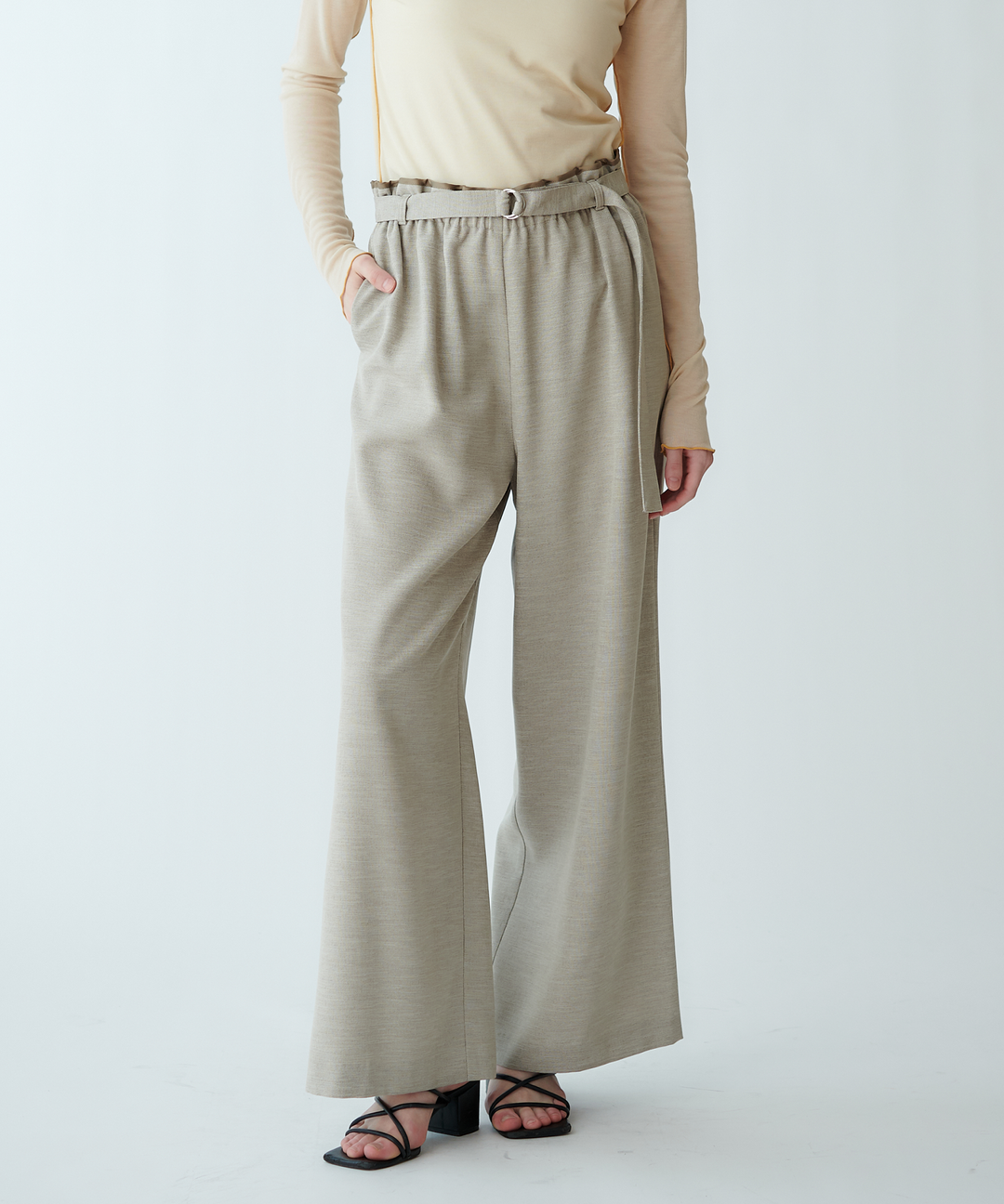 ストレートシルエットパンツ