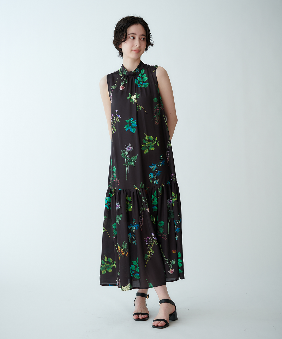 ボタニカルプリントノースリーブワンピース