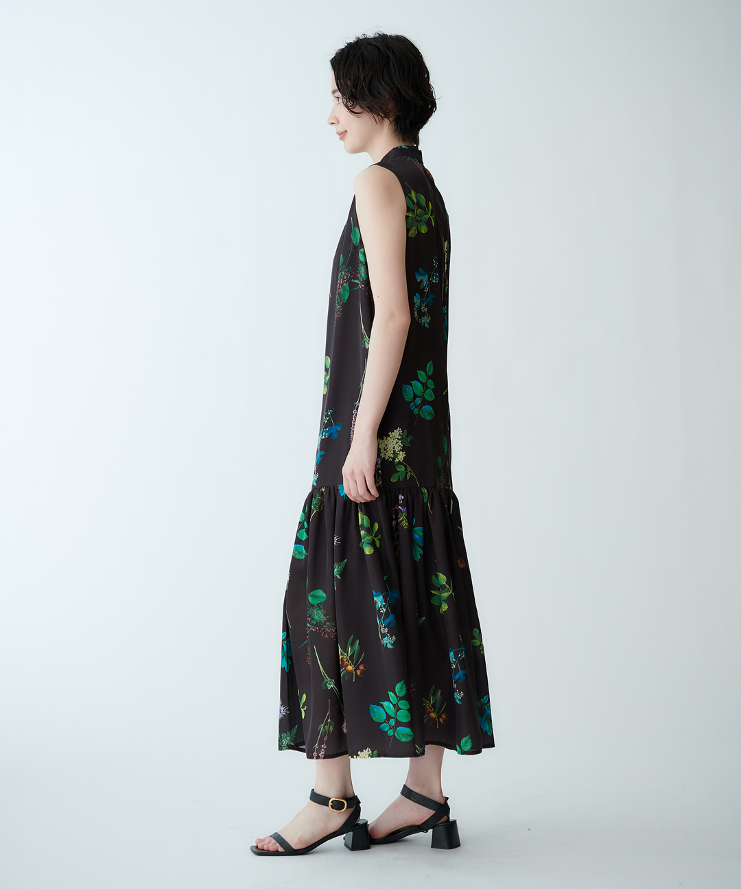 ボタニカルプリントノースリーブワンピース