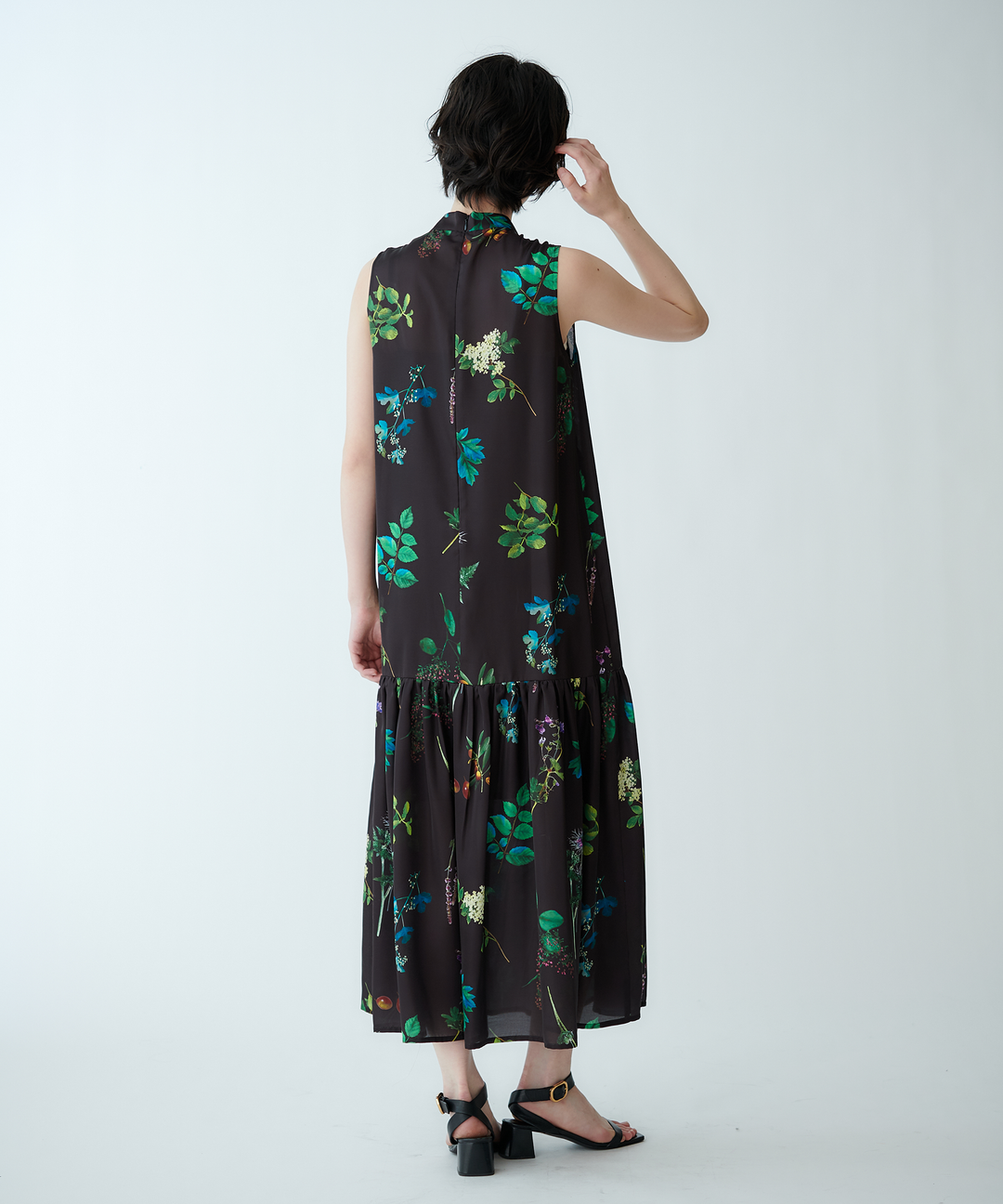 ボタニカルプリントノースリーブワンピース