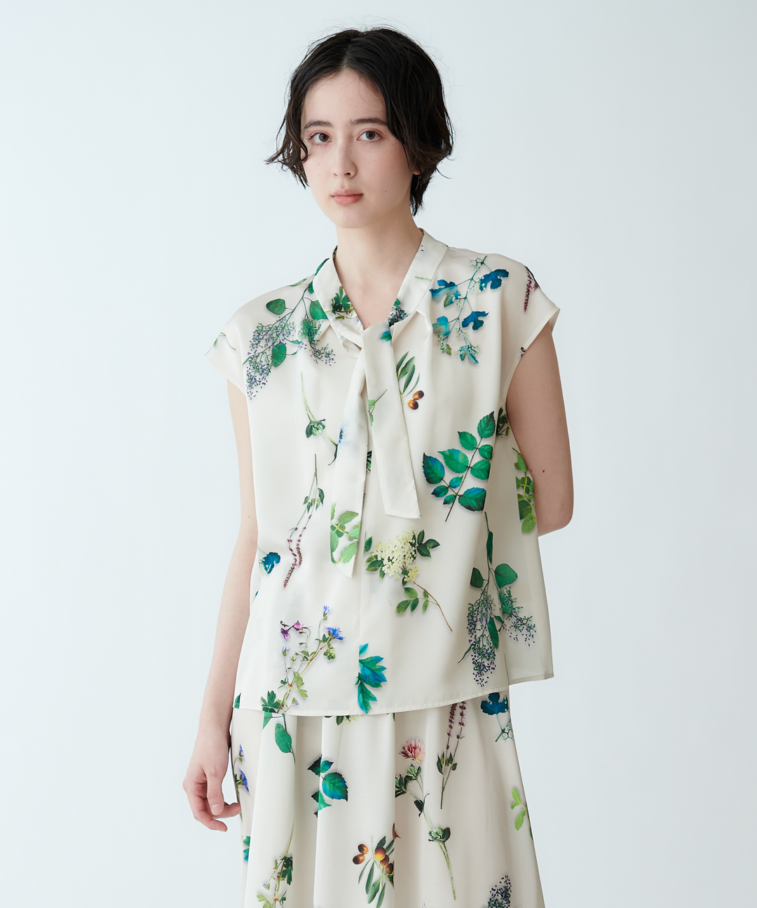 ボタニカルプリントボウタイブラウス