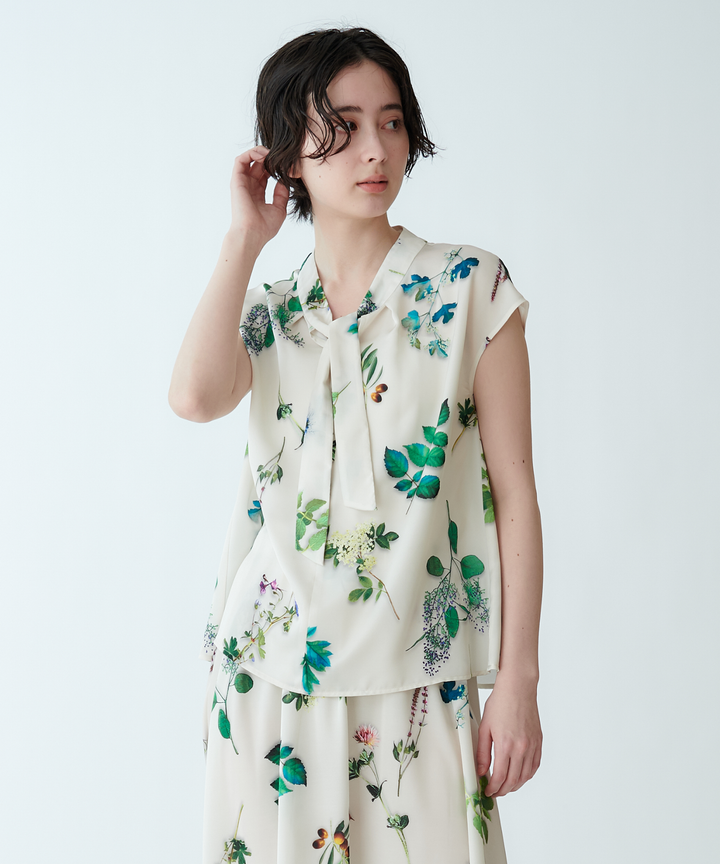 モデル H：165cm / 38 / アイボリー系