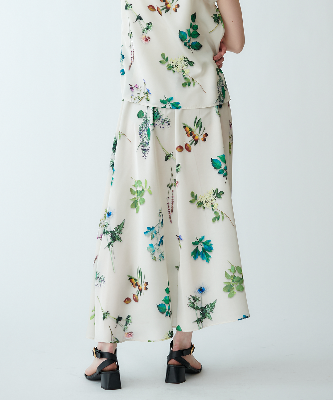 ボタニカルプリントフレアスカート