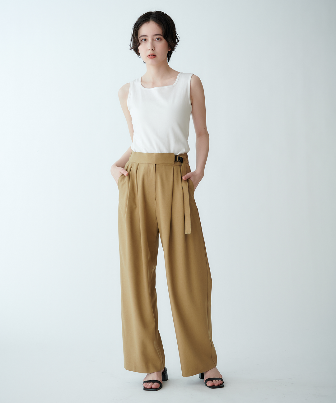 ツータックワイドテーパードパンツ