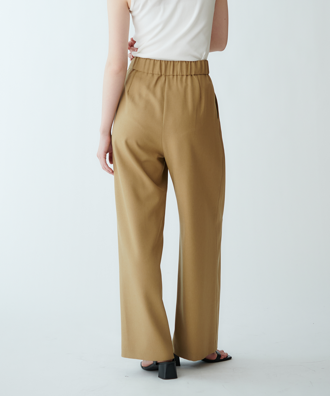 ツータックワイドテーパードパンツ