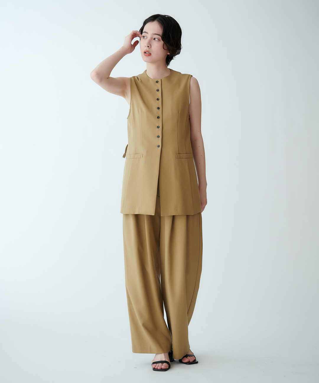 フロントボタンノースリーブジレ