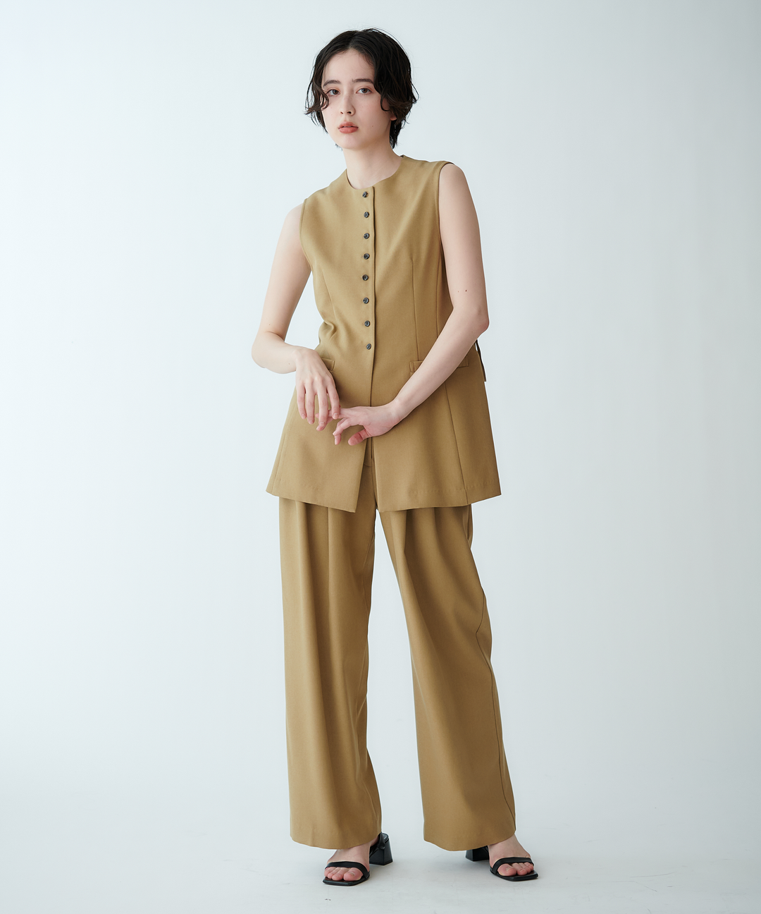 フロントボタンノースリーブジレ