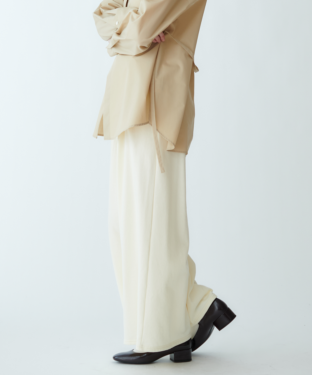 タックワイドシルエットパンツ