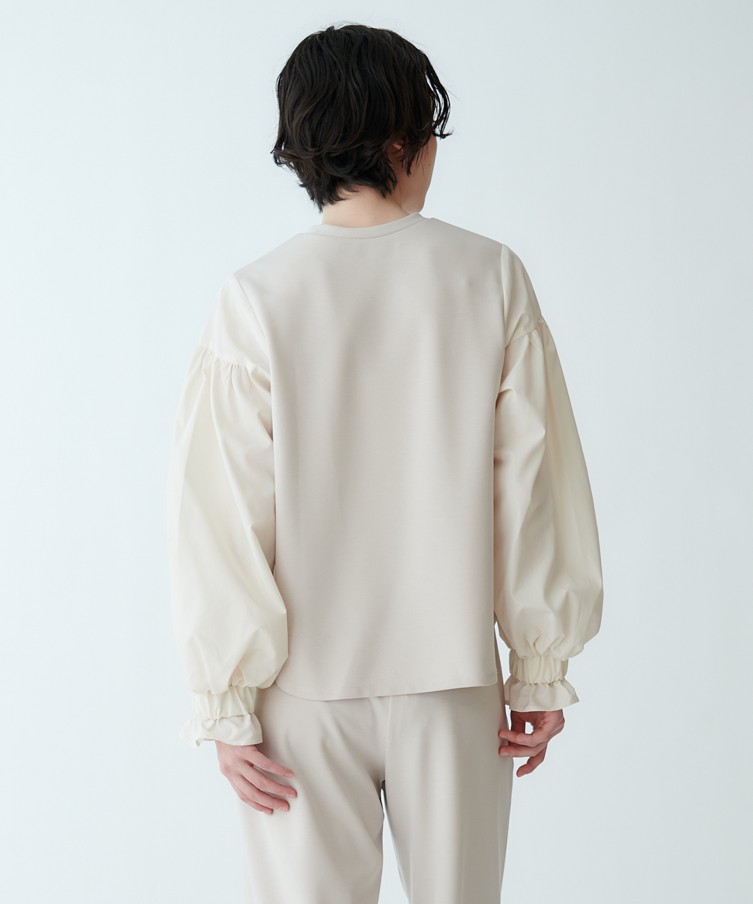 異素材ボリュームスリーブプルオーバー