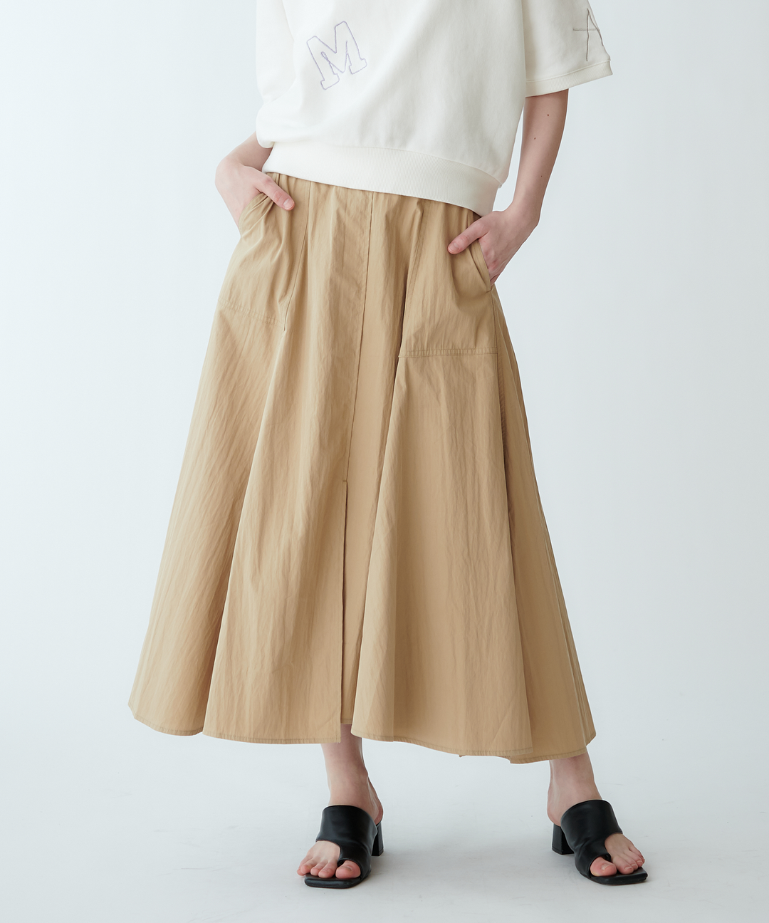 モデル H：165cm / 38 / ベージュ