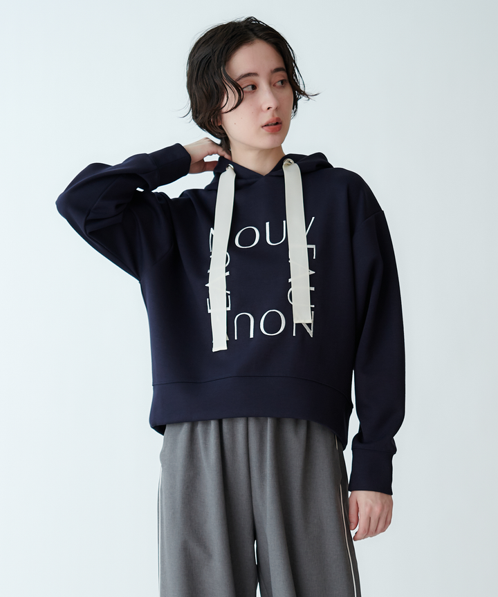 ロゴ刺繍パーカー