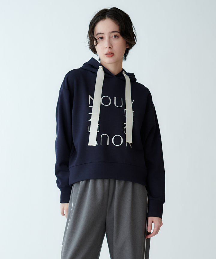 ロゴ刺繍パーカー