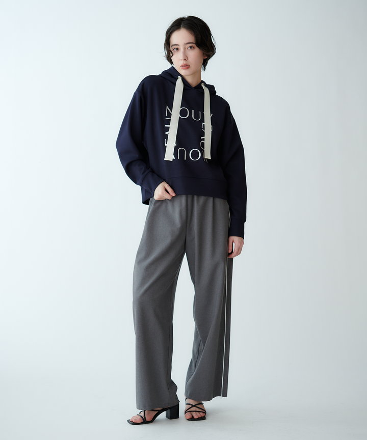 ロゴ刺繍パーカー