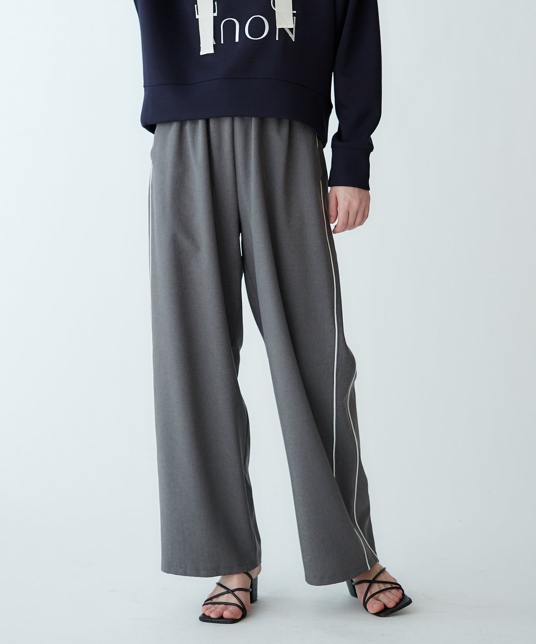 モデル H：165cm / 38 / グレー・ライトグレー