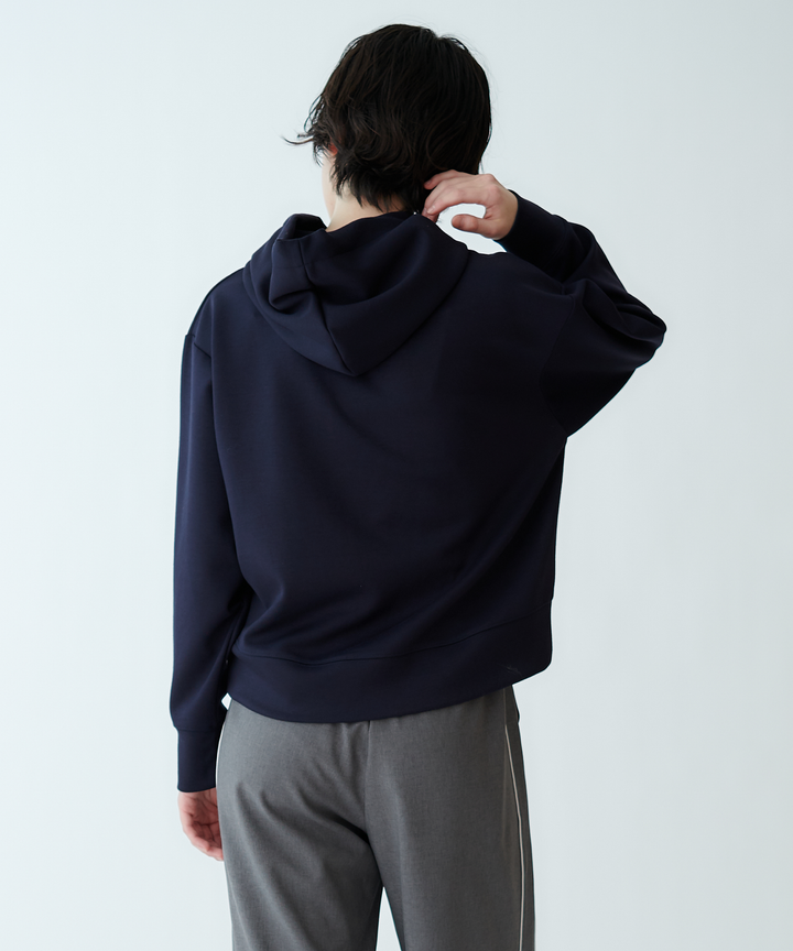 ロゴ刺繍パーカー