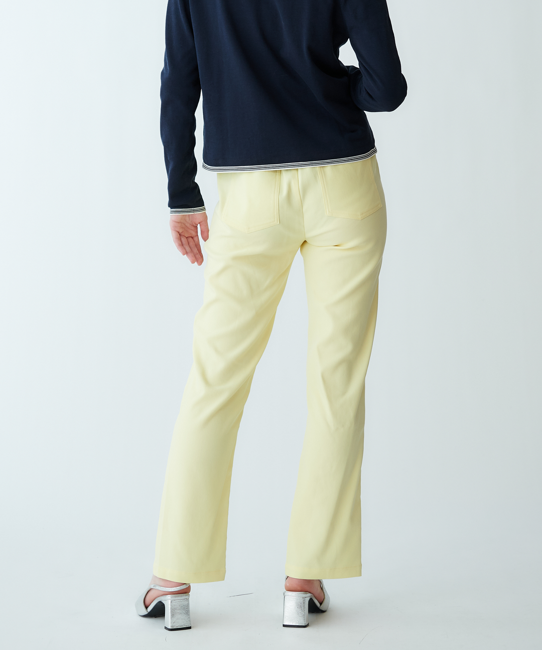 ストレッチセンタースリットパンツ