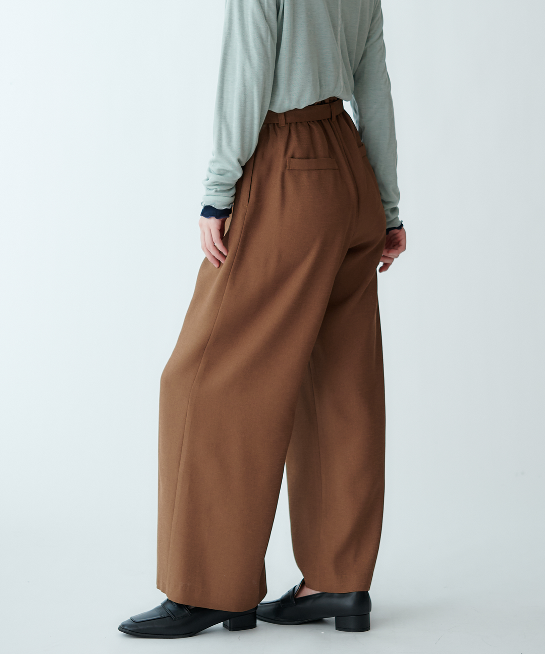 ストレートシルエットパンツ