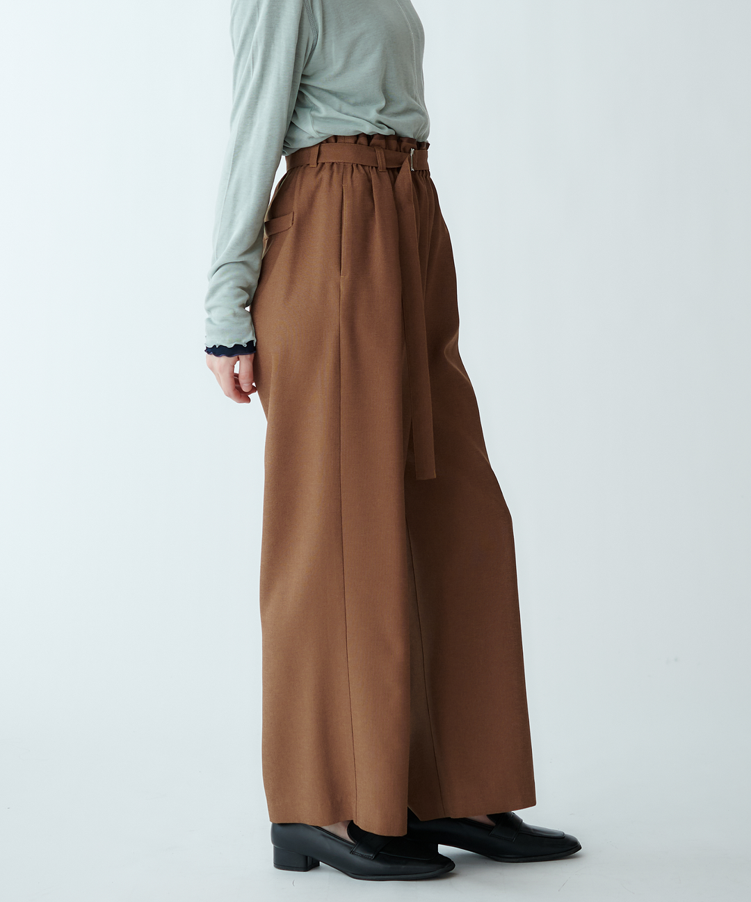 ストレートシルエットパンツ