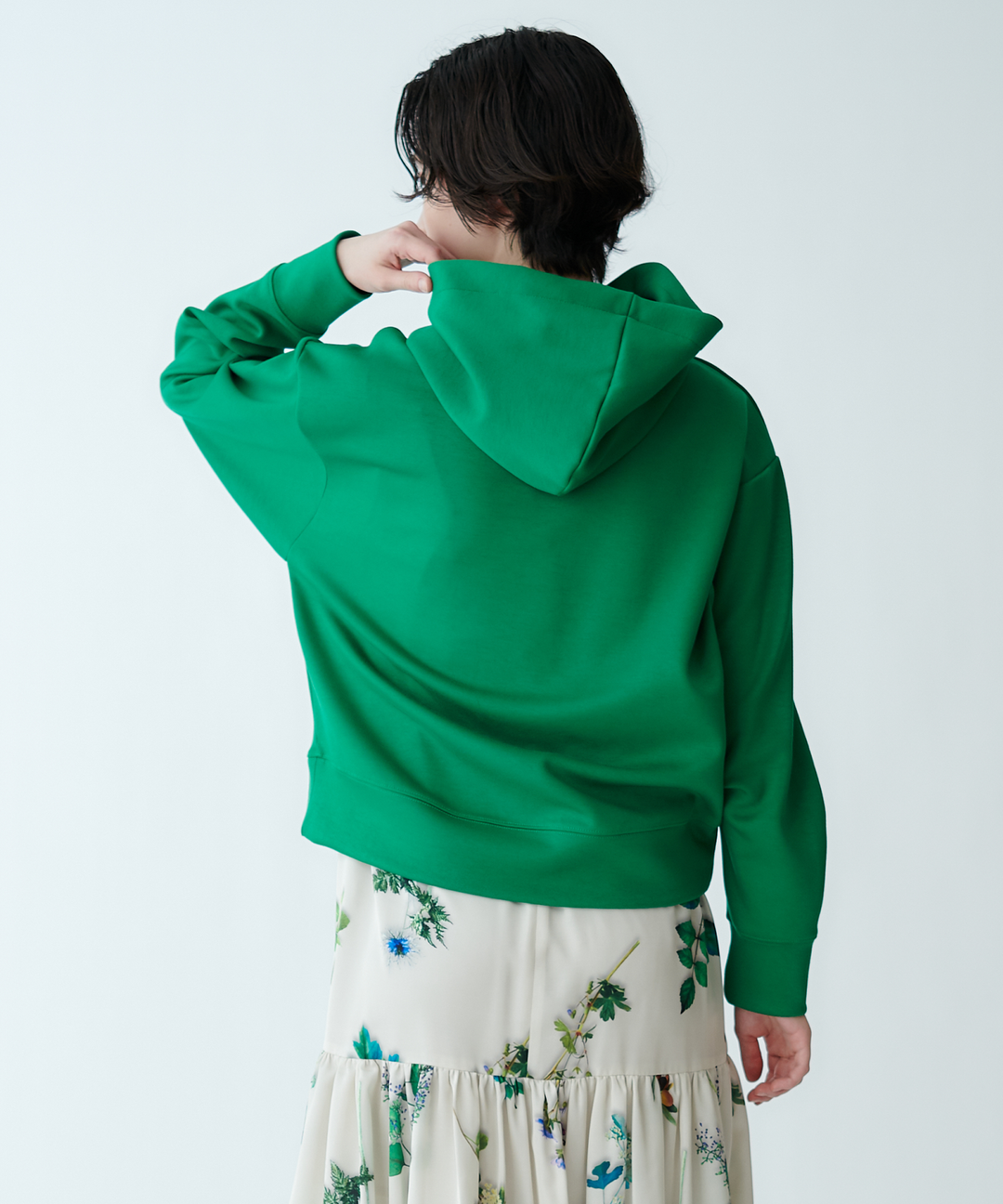 ロゴ刺繍パーカー