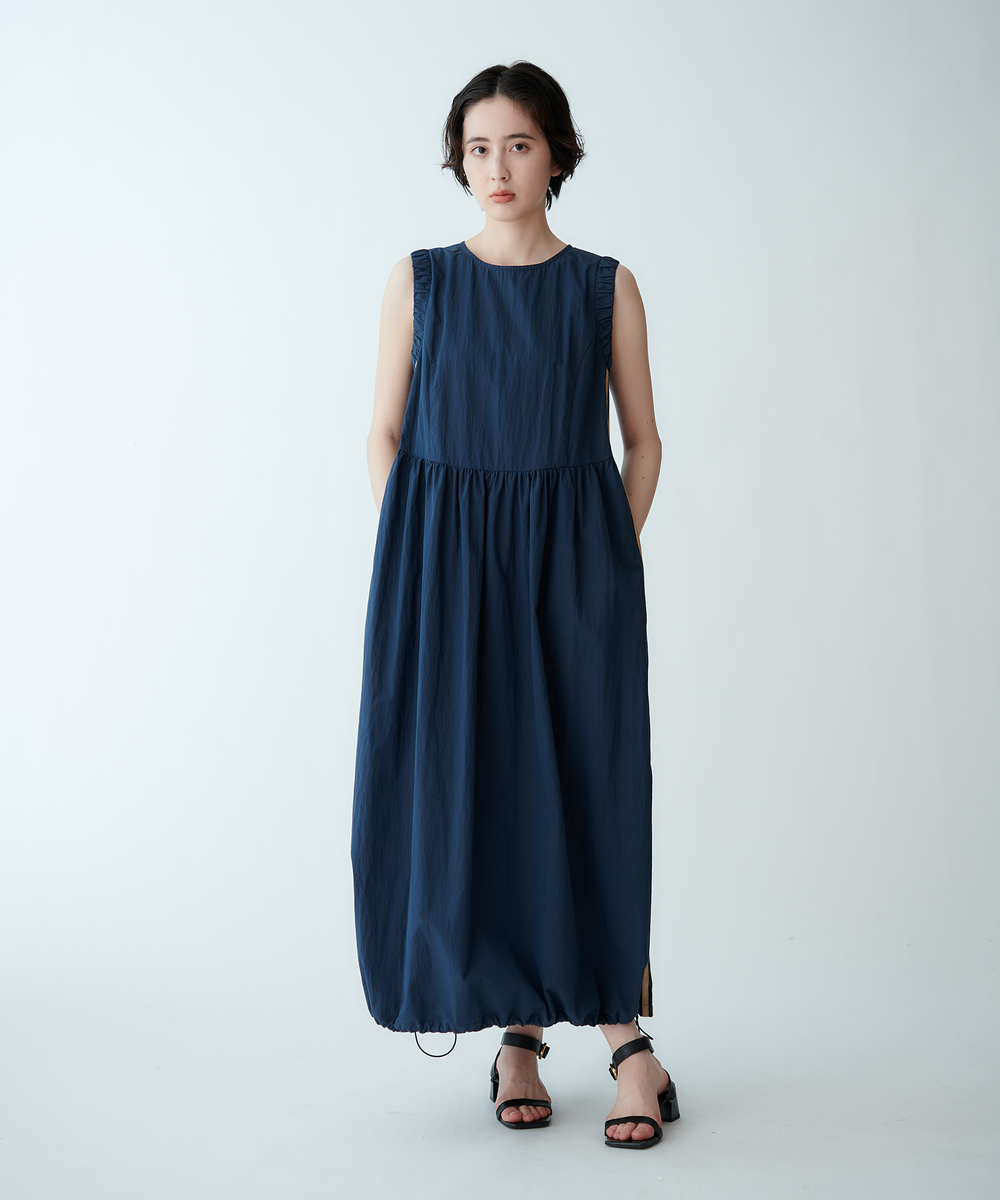 モデル H：165cm / 38 / ネイビー