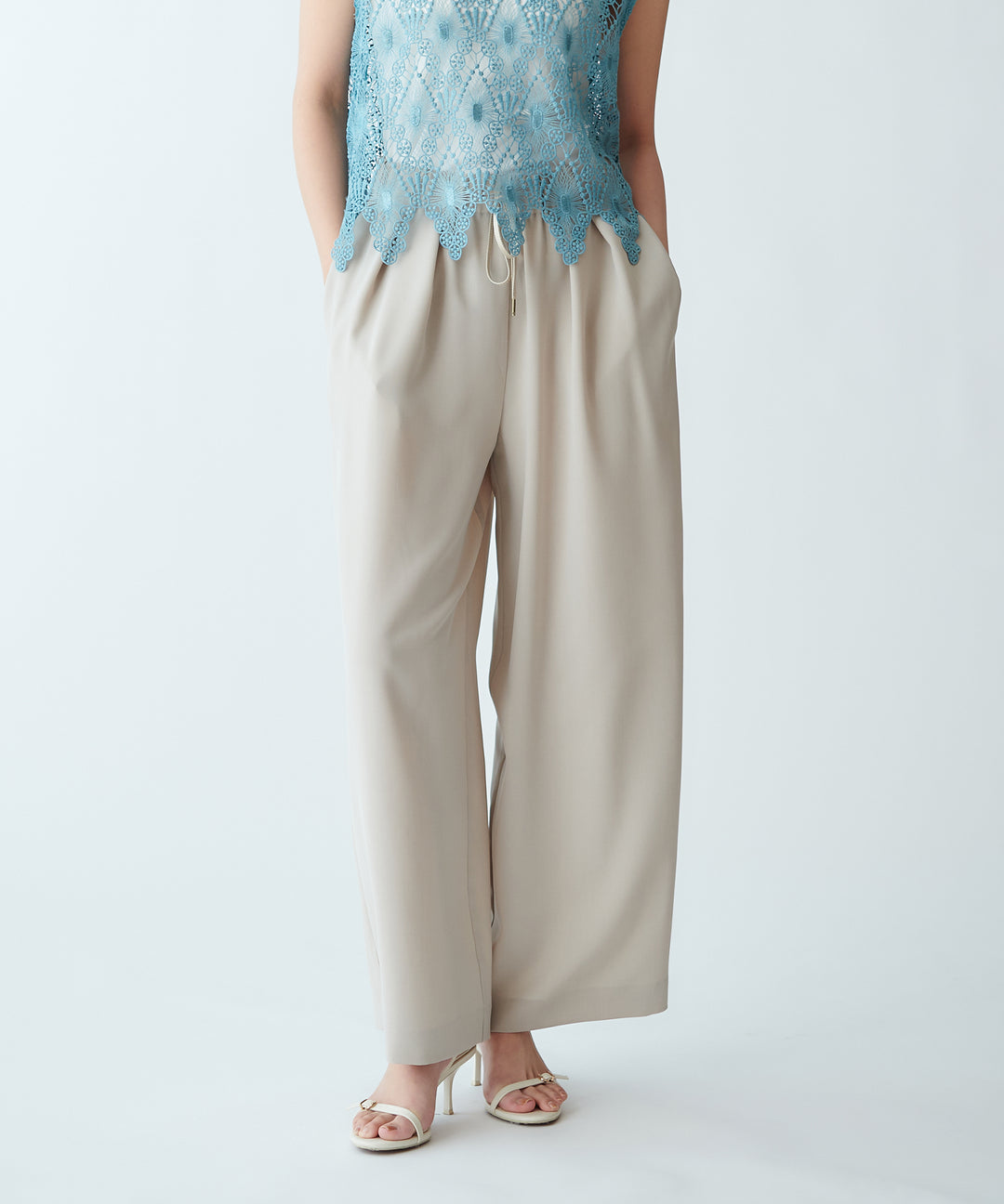 モデル H：165cm / 38 /ベージュ