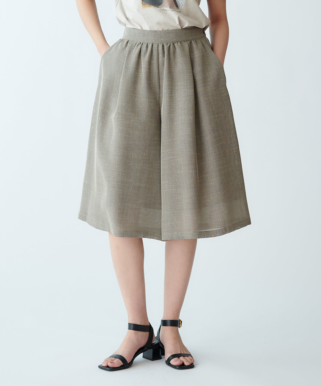 モデル H：165cm / 38 /モカ