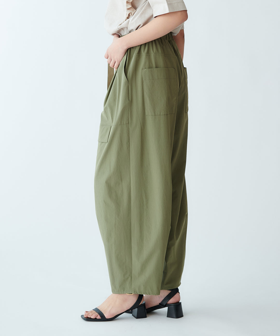 カーブパンツ