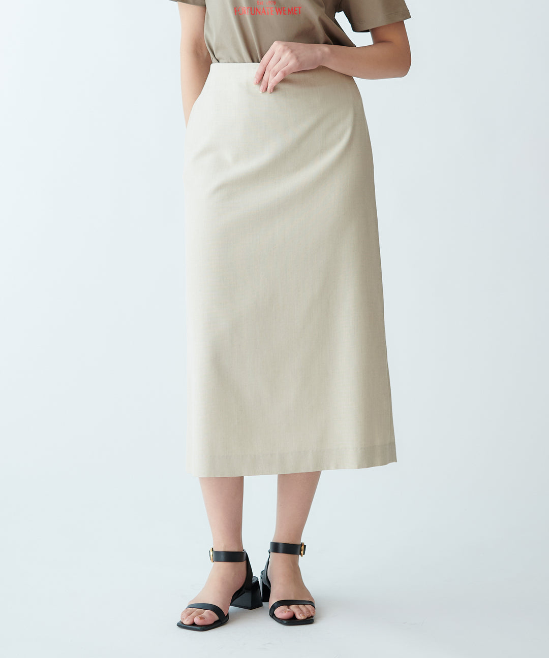 モデル H：165cm / 38 /ベージュ