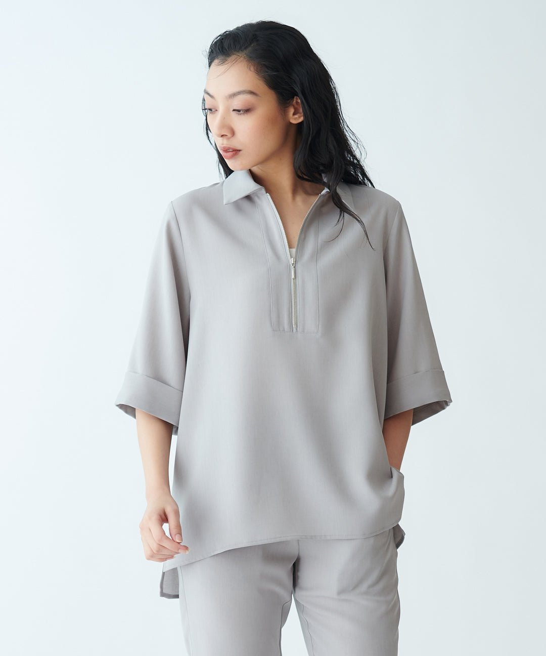 モデル H：165cm / 38 / ライトグレー