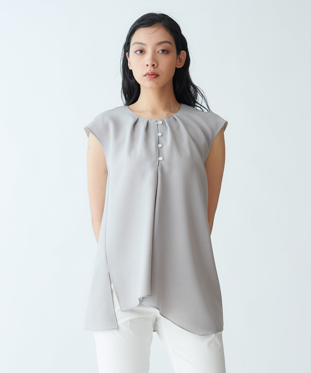 モデル H：165cm / 38 /ライトグレー