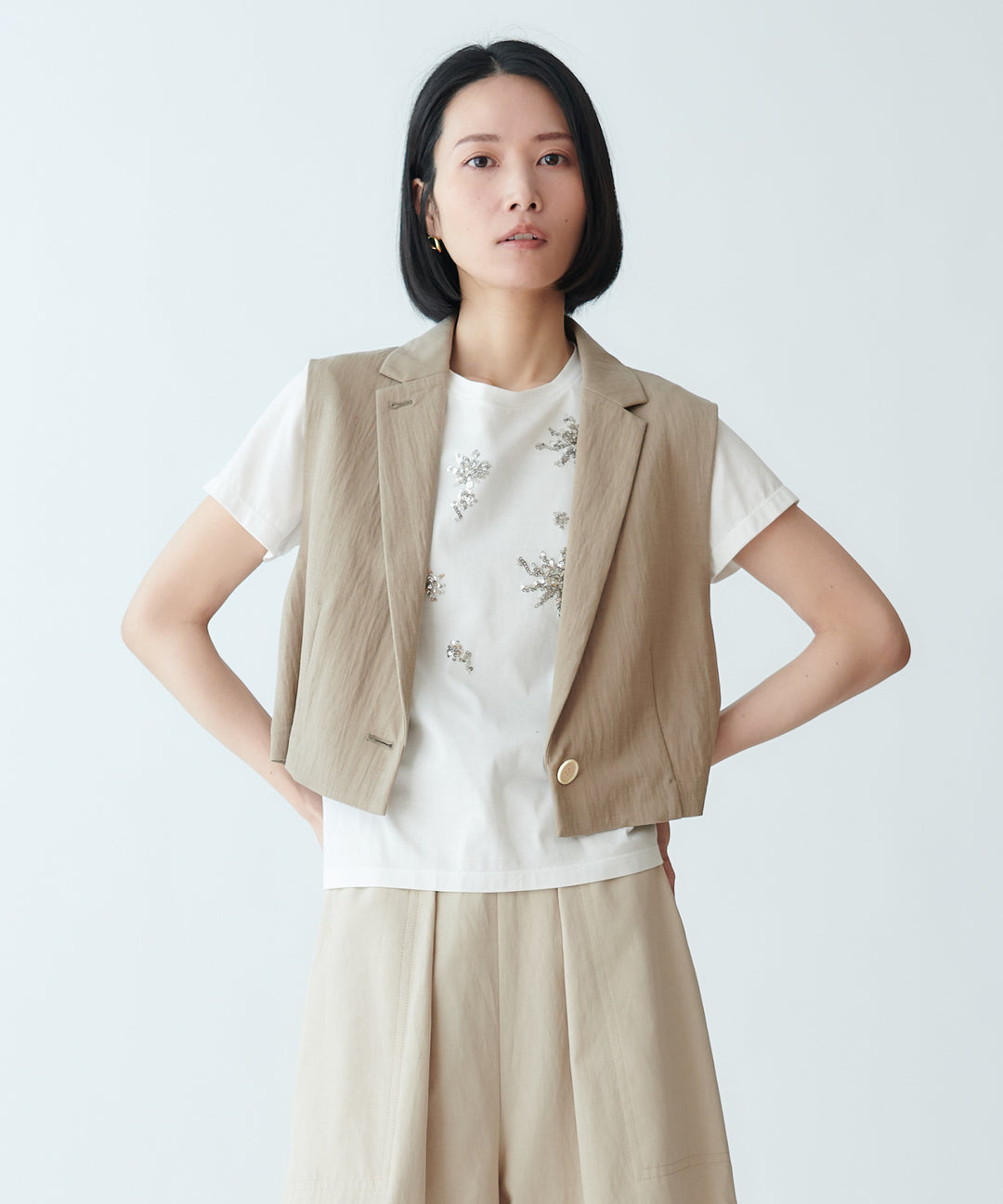 モデル H：165cm / 38 /ベージュ