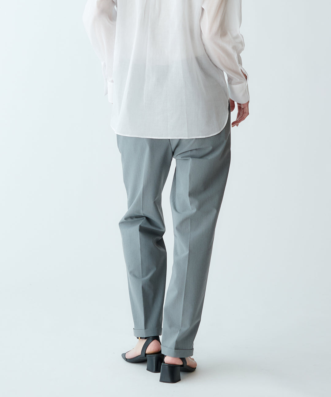 ストレッチテーパードパンツ